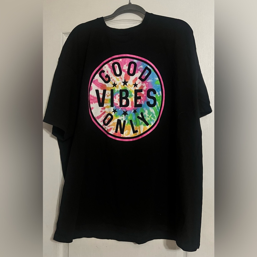 GOOD VIBES TEE 😎